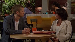 Daniel Robinson, Julie Quill in Neighbours Episode 