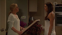 Lauren Turner, Paige Novak in Neighbours Episode 