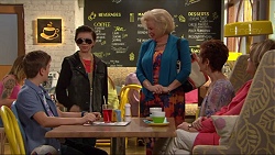 Charlie Hoyland, Jimmy Williams, Sheila Canning, Susan Kennedy in Neighbours Episode 7296