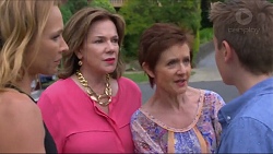 Steph Scully, Lyn Scully, Susan Kennedy, Charlie Hoyland in Neighbours Episode 7297