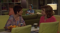 Susan Kennedy, Charlie Hoyland, Lyn Scully in Neighbours Episode 7297