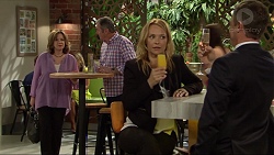 Lyn Scully, Karl Kennedy, Steph Scully, Paul Robinson in Neighbours Episode 7301