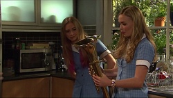 Piper Willis, Xanthe Canning in Neighbours Episode 7302