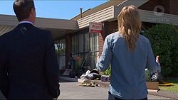 Paul Robinson, Steph Scully in Neighbours Episode 