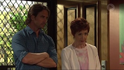 Brad Willis, Susan Kennedy in Neighbours Episode 