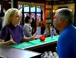 Lisa Elliot, Lou Carpenter in Neighbours Episode 