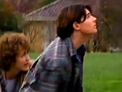Tracey Cox, Paul McClain in Neighbours Episode 