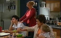 Stingray Timmins, Janelle Timmins, Lyn Scully, Oscar Scully in Neighbours Episode 