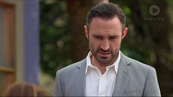 Noel Creighton in Neighbours Episode 