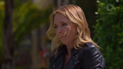 Steph Scully in Neighbours Episode 