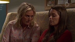 Lauren Turner, Paige Novak in Neighbours Episode 