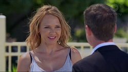 Steph Scully, Paul Robinson in Neighbours Episode 