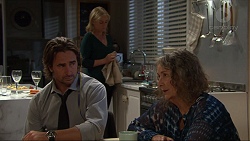 Lauren Turner, Brad Willis, Pam Willis in Neighbours Episode 