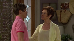 Angus Beaumont-Hannay, Susan Kennedy in Neighbours Episode 7356