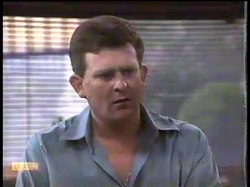 Des Clarke in Neighbours Episode 