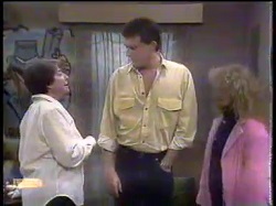 Edith Chubb, Des Clarke, Sharon Davies in Neighbours Episode 0865