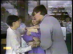 Hilary Robinson, Jane Harris, Joe Mangel in Neighbours Episode 0867