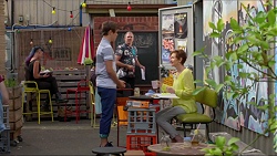Angus Beaumont-Hannay, Karl Kennedy, Susan Kennedy in Neighbours Episode 7375
