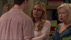 Ben Kirk, Xanthe Canning, Sheila Canning in Neighbours Episode 7377