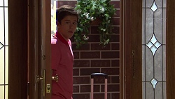 Angus Beaumont-Hannay in Neighbours Episode 