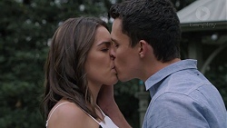 Paige Novak, Jack Callahan in Neighbours Episode 