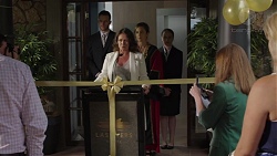 Julie Quill, Sonya Rebecchi in Neighbours Episode 7393