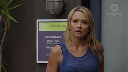 Steph Scully in Neighbours Episode 7394