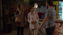 Susan Kennedy, Sonya Rebecchi, Brad Willis in Neighbours Episode 7404