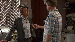 Paul Robinson, Gary Canning in Neighbours Episode 