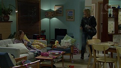 Sonya Rebecchi, Steph Scully in Neighbours Episode 7424