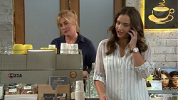 Lauren Turner, Amy Williams in Neighbours Episode 