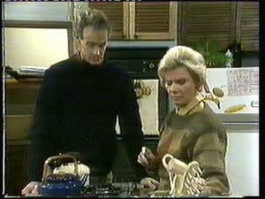 Graham Gibbons, Helen Daniels in Neighbours Episode 