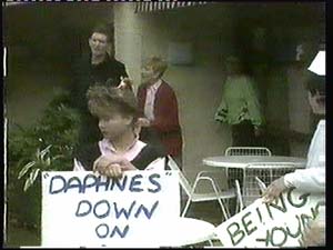 Des Clarke, Eileen Clarke, Daphne Clarke in Neighbours Episode 0315