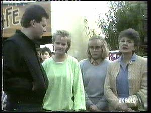 Des Clarke, Daphne Clarke, Jane Harris, Nell Mangel in Neighbours Episode 0315