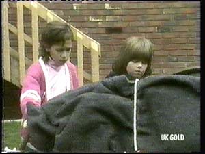 Lucy Robinson, Vicki Gibbons in Neighbours Episode 