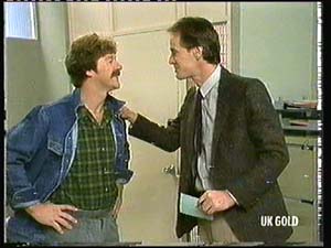 Alex Carter, Graham Gibbons in Neighbours Episode 0318