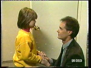 Vicki Gibbons, Graham Gibbons in Neighbours Episode 0318