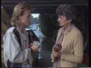 Scott Robinson, Nell Mangel in Neighbours Episode 0405
