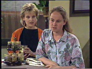 Daphne Clarke, Kelly Morgan in Neighbours Episode 0405