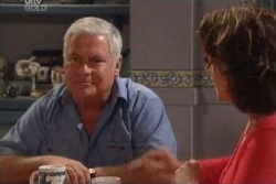 Lou Carpenter, Lyn Scully in Neighbours Episode 3994