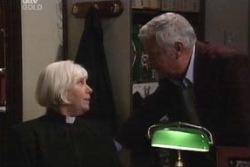 Rosie Hoyland, Lou Carpenter in Neighbours Episode 3995