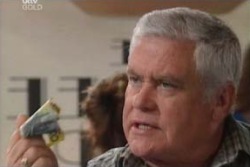 Lou Carpenter in Neighbours Episode 3996