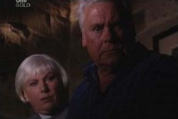 Rosie Hoyland, Lou Carpenter in Neighbours Episode 