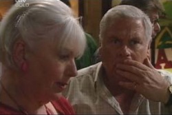 Rosie Hoyland, Lou Carpenter in Neighbours Episode 4002