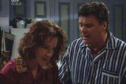 Joe Scully, Lyn Scully in Neighbours Episode 