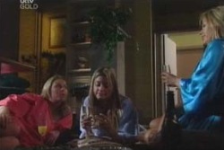 Steph Scully, Michelle Scully, Felicity Scully in Neighbours Episode 4007