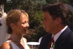 Joe Scully, Steph Scully in Neighbours Episode 