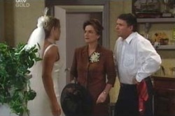 Steph Scully, Joe Scully, Lyn Scully in Neighbours Episode 4008