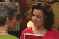 Chloe Lambert, Lyn Scully in Neighbours Episode 