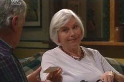 Lou Carpenter, Rosie Hoyland in Neighbours Episode 4015